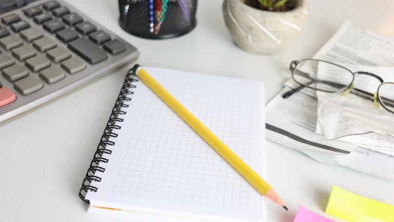 2026 실거주 판정·입증서류 정리 4 양도세 비과세를 위해 등본과 공과금 고지서를 체크리스트로 정리한 서류 더미