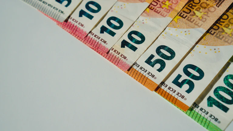 5월 종합소득세 환급과 경비처리 개념을 설명하는 이미지