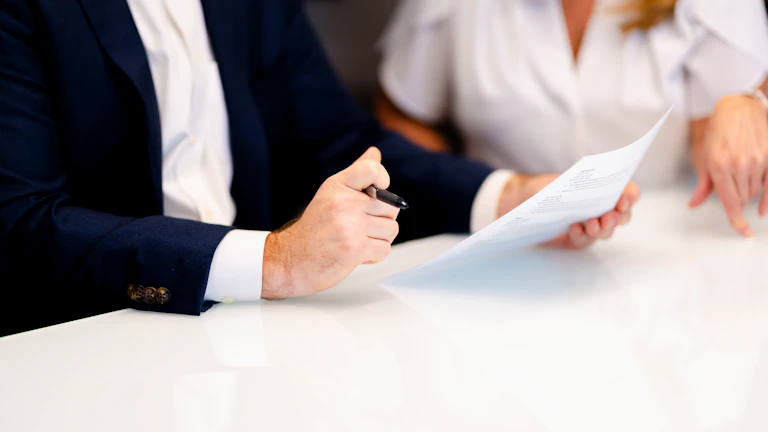 사업자 대출 실행내역과 통장거래내역을 매칭해 증빙하는 장면