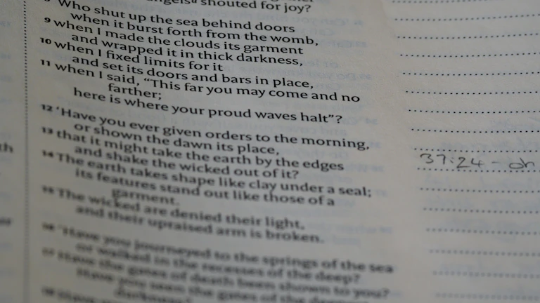 사망보험금 상속세 과세여부 정리 2026 4 상속세 신고 전 체크리스트와 통장거래내역을 대조하는 장면 대체텍스트